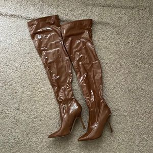 Womens Steve Madden preowned caramel brown faux leather heeled boots size 10.